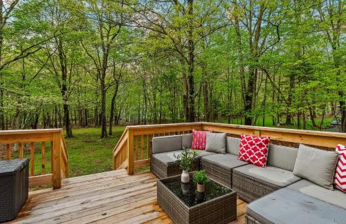 Albrightsville House | The Tranquil Trails by AvantStay Lake Access Deck Fireplace