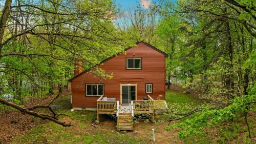 Albrightsville House | The Tranquil Trails by AvantStay Lake Access Deck Fireplace