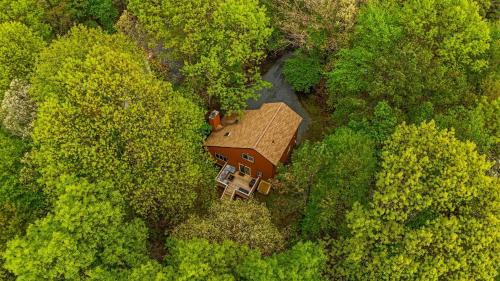 Albrightsville House | The Tranquil Trails by AvantStay Lake Access Deck Fireplace