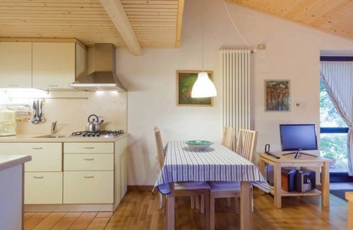Arcugnano Apartment | The Transparent House: The Walnut Pool CIN: IT024006B4JQ4GJN8B+ IT024006B4U4264US9
