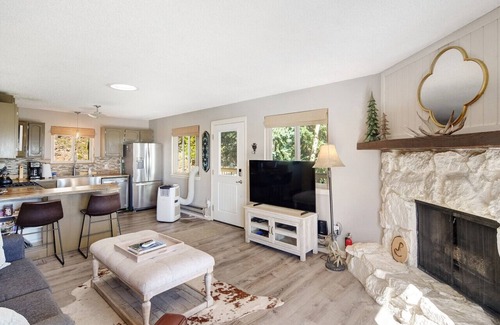 Evergreen Cabin | The Tree House - Cozy, mountain cabin