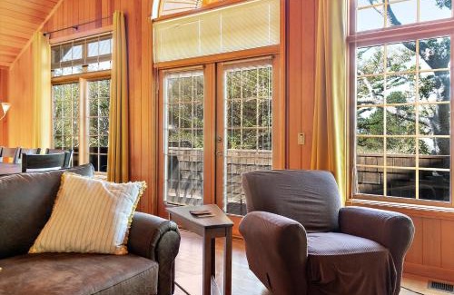 Marine Terrace House | The Treetop House Pet Friendly