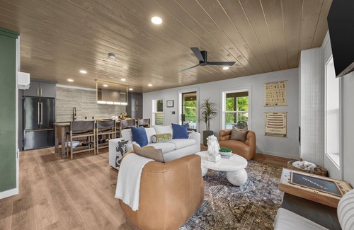 Tellico Plains House | The Trout House, Mountain Retreat | Tellico Plains – Stylish 2BR/2BA Escape for 6 by Design Center D
