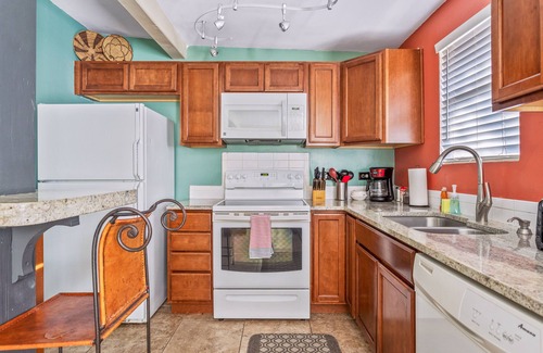 Peter Howell Apartment | The Tucsonan Style Casita - FULLY FENCED AND PET FRIENDLY!