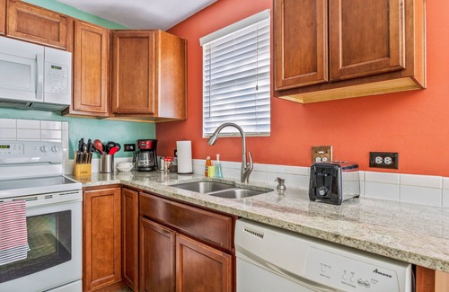 Peter Howell Apartment | The Tucsonan Style Casita - FULLY FENCED AND PET FRIENDLY!