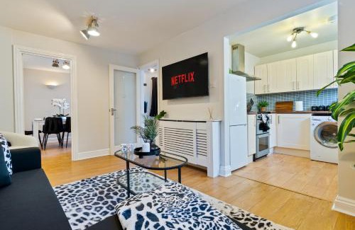 Canterbury House | The Tudor Escape Stylish City Centre 3 Bed