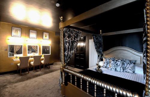 Chester Apartment | The Tudor House - Sleep Up To 14, City Centre, Parking & Optional Hot Tub