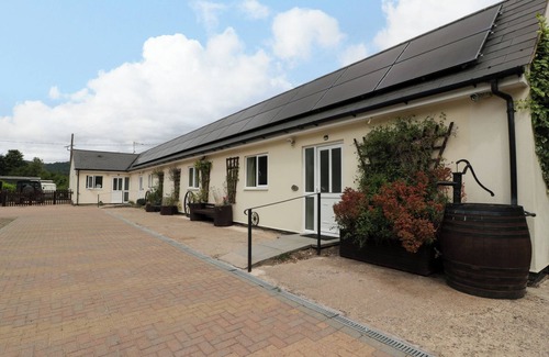 Moreton Cottage | THE TURBLES - WAGTAIL, pet friendly, with a garden in Welland