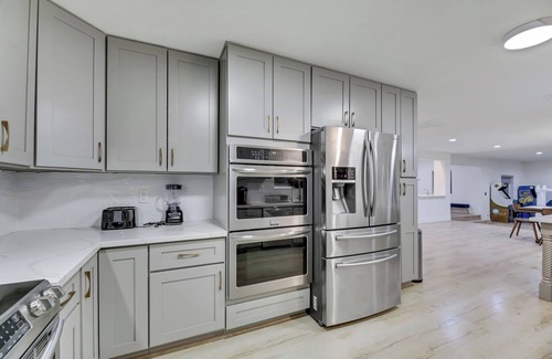 Spring Valley House | The Ultimate Getaway Pickleball, Pool & Gameroom - 10 mins from Strip