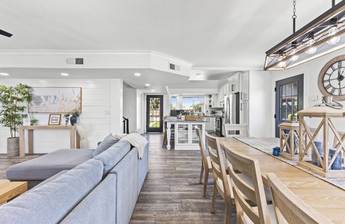 Gilbert House | The Unbelievable Spacious 9-bedroom house in charming Gilbert, pool and hot tub