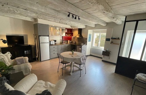 Chateaugiron House | The Unicorn