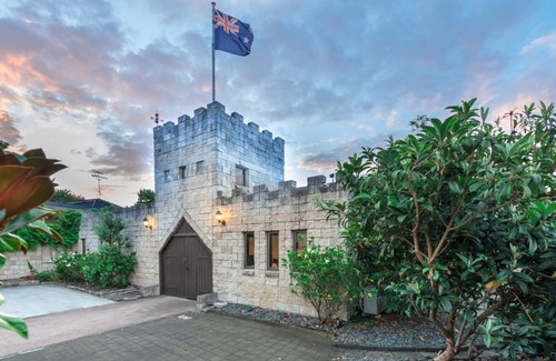 Half Moon Bay Villa | The unique castle in Auckland