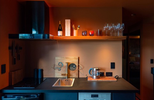 Tahunanui Apartment | The Upside Down - Perfect Haven for Couples & Solo Escapes in Nelson