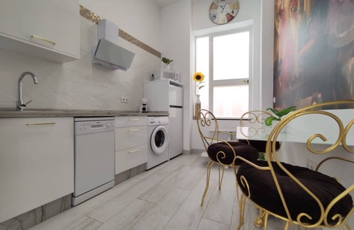 Cruz Roja-Capuchinos House | The Urban Elegnace Suite