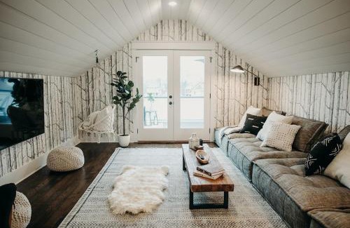 Hope Gardens House | The Urban Farmhouse - Hot Tub & Bocce Ball!