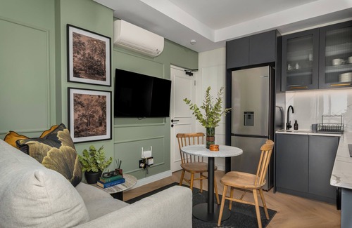 Flora Park Apartment | The Valour Apartment | Signal Hill Views