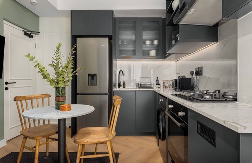 Flora Park Apartment | The Valour Apartment | Signal Hill Views