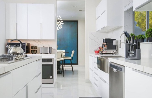 Spring Valley Villa | The Vegas Royale, epic themed villa 7BR, 5.5BA games, pool, fun