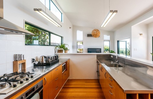 Onetangi House | THE VIEW | Coast & Country | WINTER DEAL - Stay for 3, pay for 2