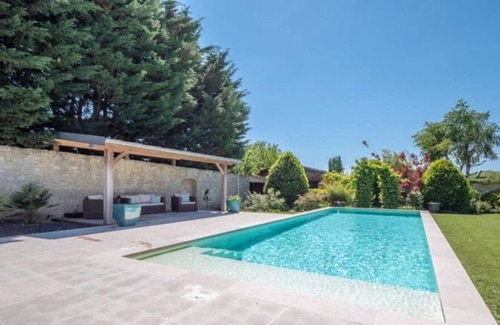 Saint-Nom-la-Breteche Villa | The Villa Estrella-Les Demoiselles in Versailles