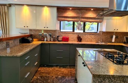 Hartbeespoort Villa | The Villa Luxe Hartbeespoort Golf and Wildlife Estate