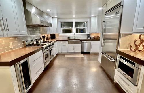 June Lake House | The Village House - Pet Friendly