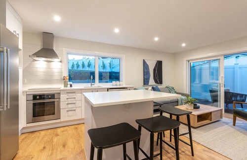 Grey Lynn Villa | The Village Reserve, Lower Reserve