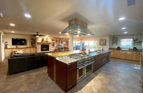 Temecula House | The Vineyard Estate & Wine Country Couples Cottage