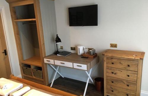 New Forest District Bed & Breakfast | The Walhampton Arms