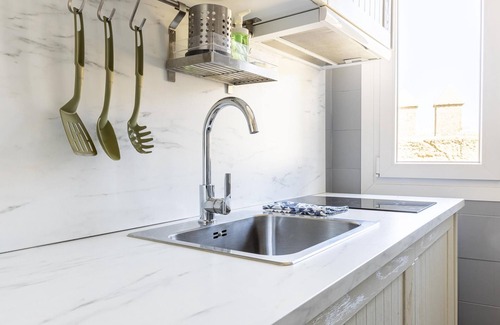 San Gil Apartment | The wall of Sevilla duplex