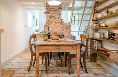Saxmundham House | The Wash House, Middleton