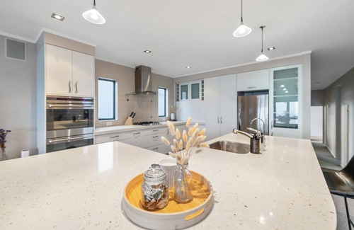 New Plymouth House | The Waterfront Escape – Moturoa Holiday Home