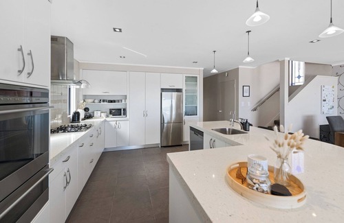 New Plymouth House | The Waterfront Escape – Moturoa Holiday Home