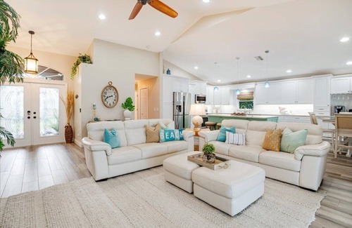 Pelican Villa | The Waterfront EsCape Villa -Lakefront, infinity pool