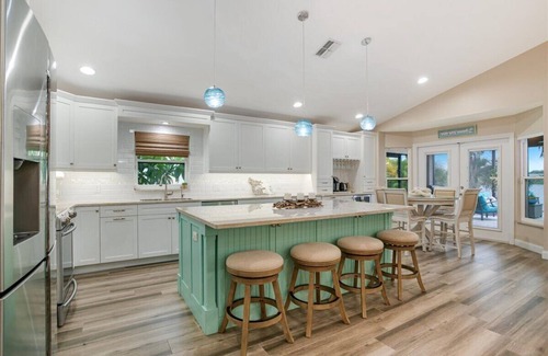 Pelican Villa | The Waterfront EsCape Villa -Lakefront, infinity pool