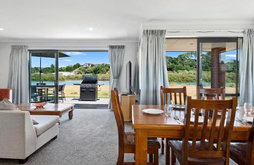 Ruakaka House | The Waterfront Ruakaka - Ruakaka Holiday Home