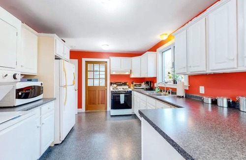 Cushing House | "THE WAY LIFE SHOULD BE"nWATERFRONT OASIS/ HARBOR VIEWS AND A SHARED DOCK.n