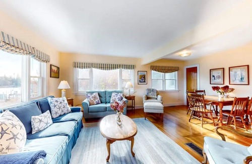 Cushing House | "THE WAY LIFE SHOULD BE"nWATERFRONT OASIS/ HARBOR VIEWS AND A SHARED DOCK.n