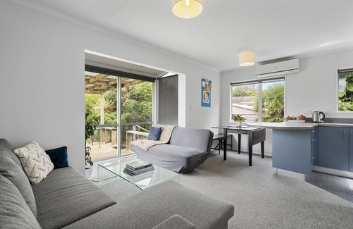 Waikanae House | The Wee Blue Bach - Waikanae Beach Holiday Home