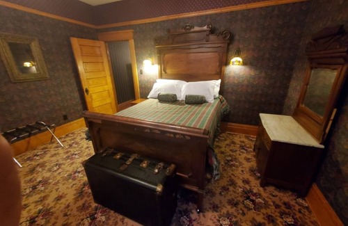 Waterloo Bed & Breakfast | The Weis Mansion