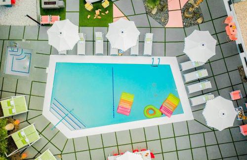 Tahquitz River Estates Hotel | The Wesley by AvantStay A 10 BR Private Boutique Hotel Experience in the Heart of Palm Springs