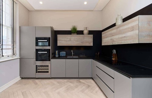 Westbourne Green Apartment | The Westbourne Park Place - Elegant 3BDR Flat