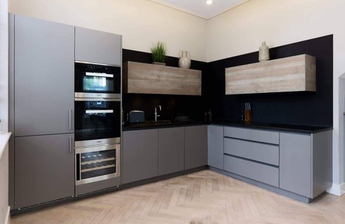 Westbourne Green Apartment | The Westbourne Park Place - Elegant 3BDR Flat