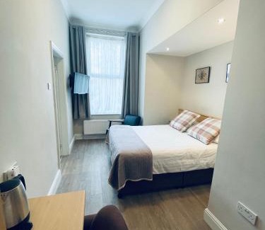 Manchester Hotel | The Westlynne Hotel & Apartments