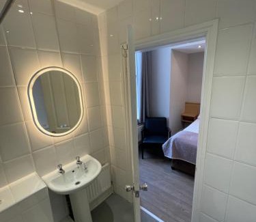 Manchester Hotel | The Westlynne Hotel & Apartments