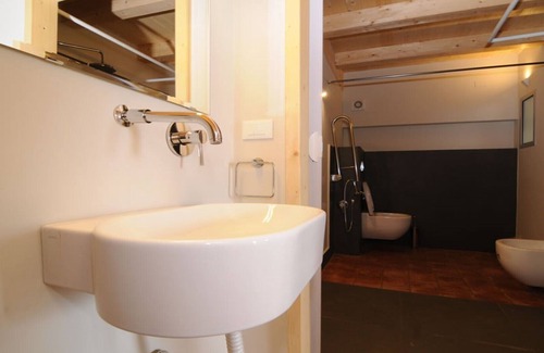 Calatabiano Other | The White House - The Oval Garden