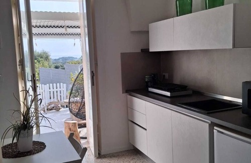 Capitolo House | The White Apple