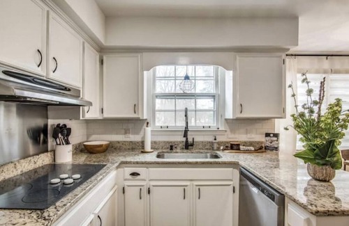 Franklin House | The White Colonial. Minutes to Downtown Franklin.