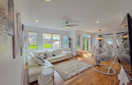 Southwest Edmonton House | The White House