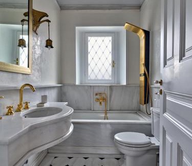 Plaka House | The White House in Plaka by JJ Hospitality